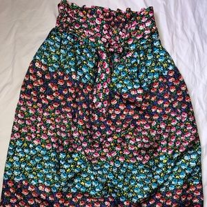 Beautiful Skirt in floral design. 100% Silk